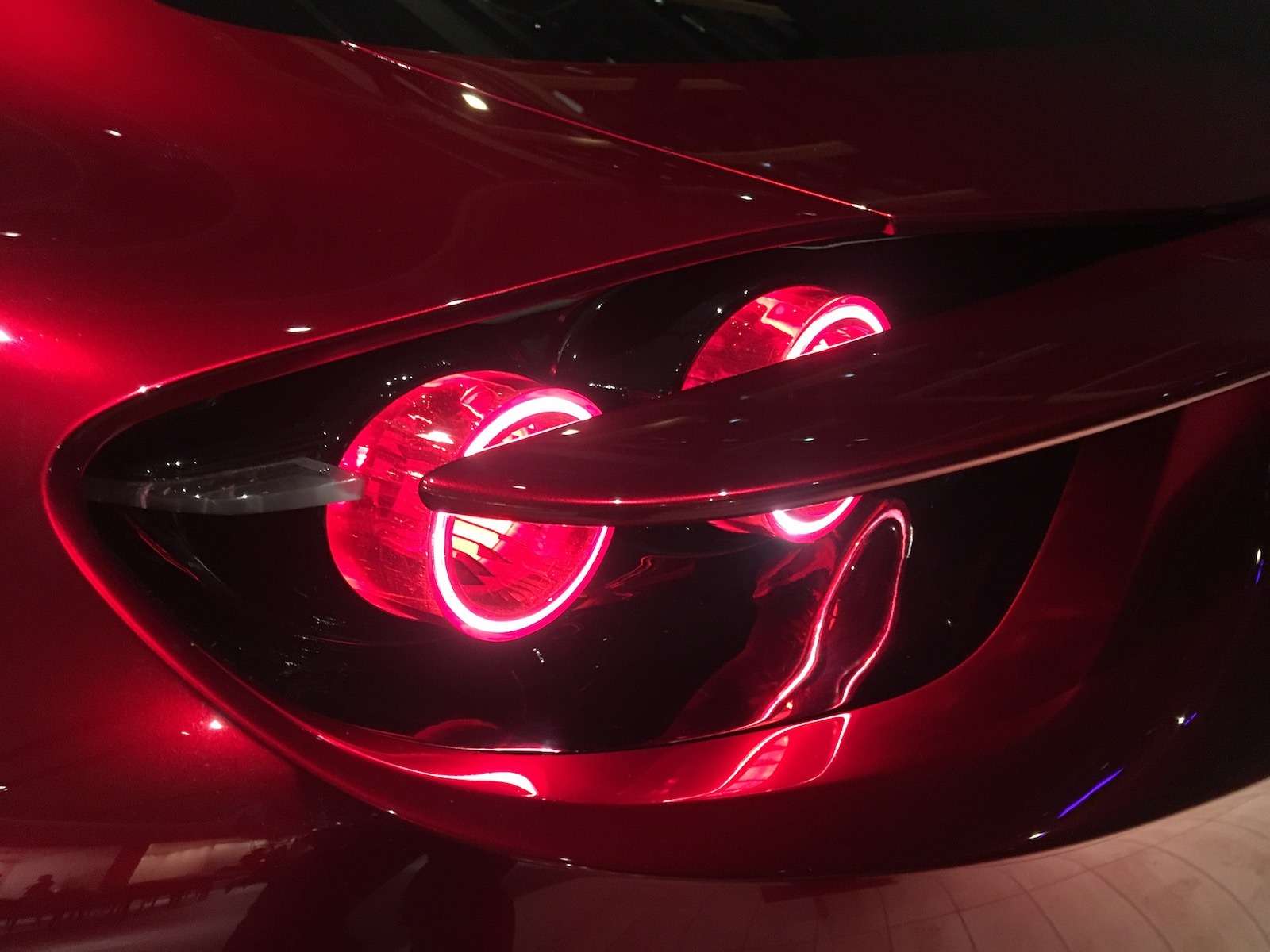 Больше света: Mazda представила обновленную дизайн-концепцию — фото 808873