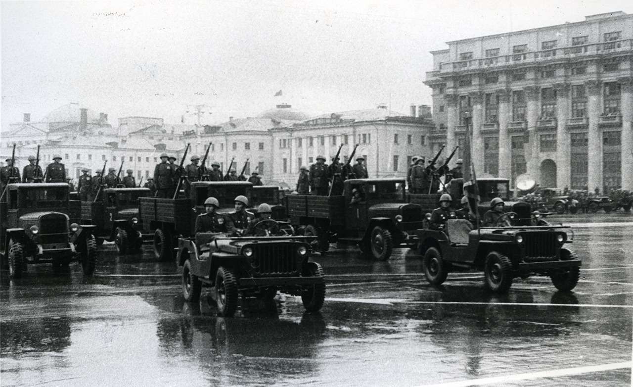 Парадные и повседневные: легковые автомобили Советской Армии — фото 846553