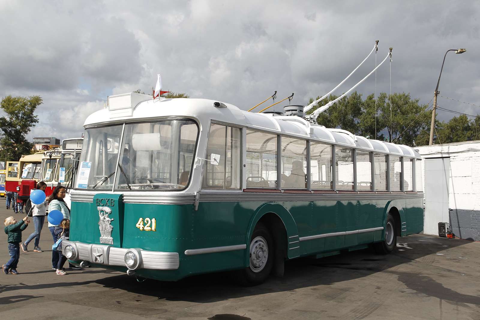 Автобусы нашего детства — выставка пассажирского транспорта — фото 792612