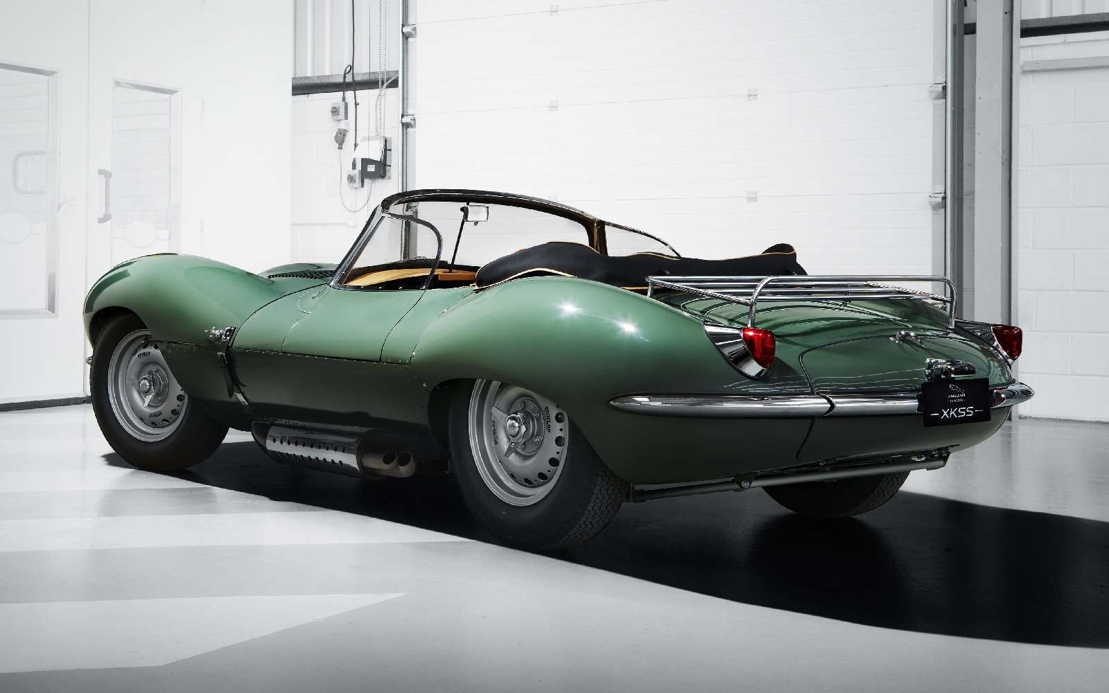 Jaguar вернулся к выпуску карбюраторных автомобилей — фото 665290