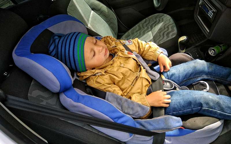 Новые поправки в ПДД: детей в машине не оставлять, на встречку не выезжать
