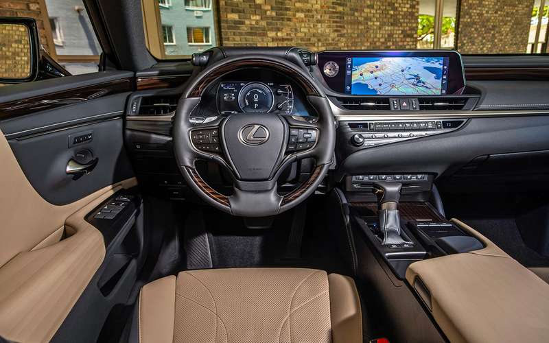 Новый Lexus ES — тест самых «вкусных» модификаций