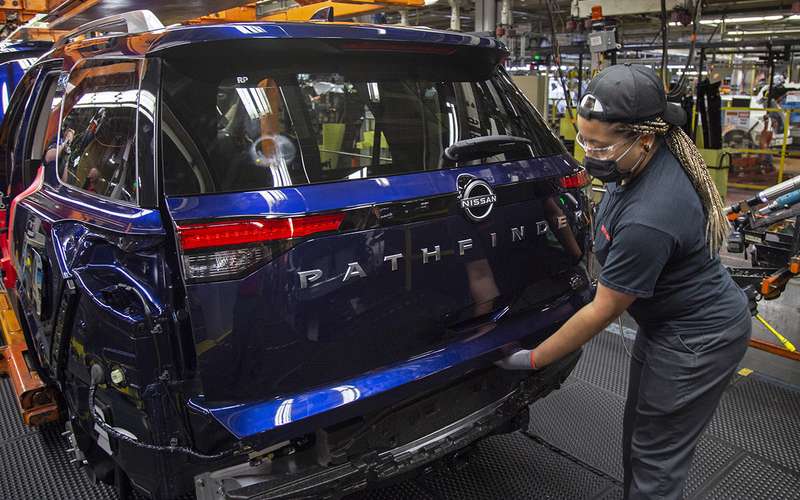 В США начали выпускать Nissan Pathfinder для России