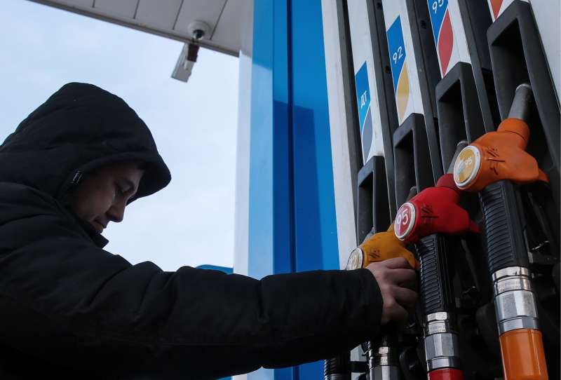 В следующем году цены на бензин могут подскочить на полтора рубля за литр