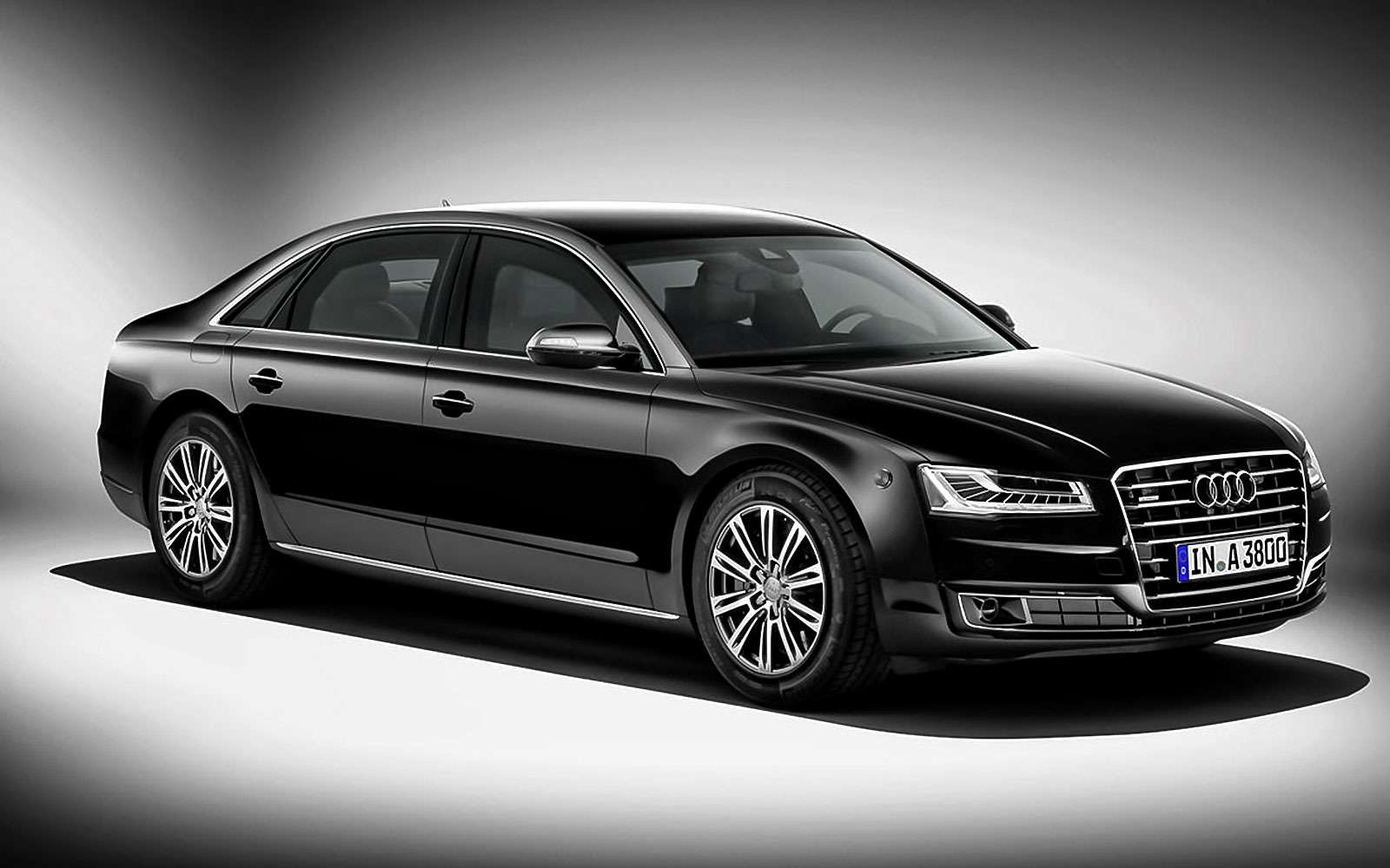 Флагманский седан Audi бронируют исключительно в длиннобазном исполнении – A8L.