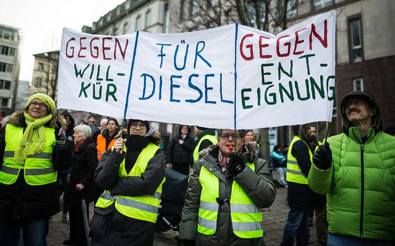 Немцы выступают против запрета дизельных автомобилей. Уже появились свои «желтые жилеты»