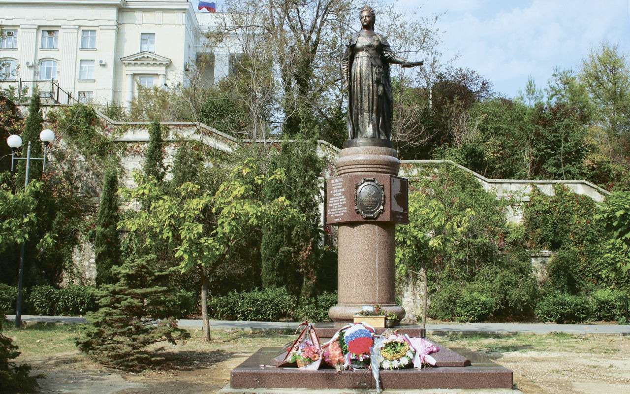 Памятник Екатерине II в Севастополе