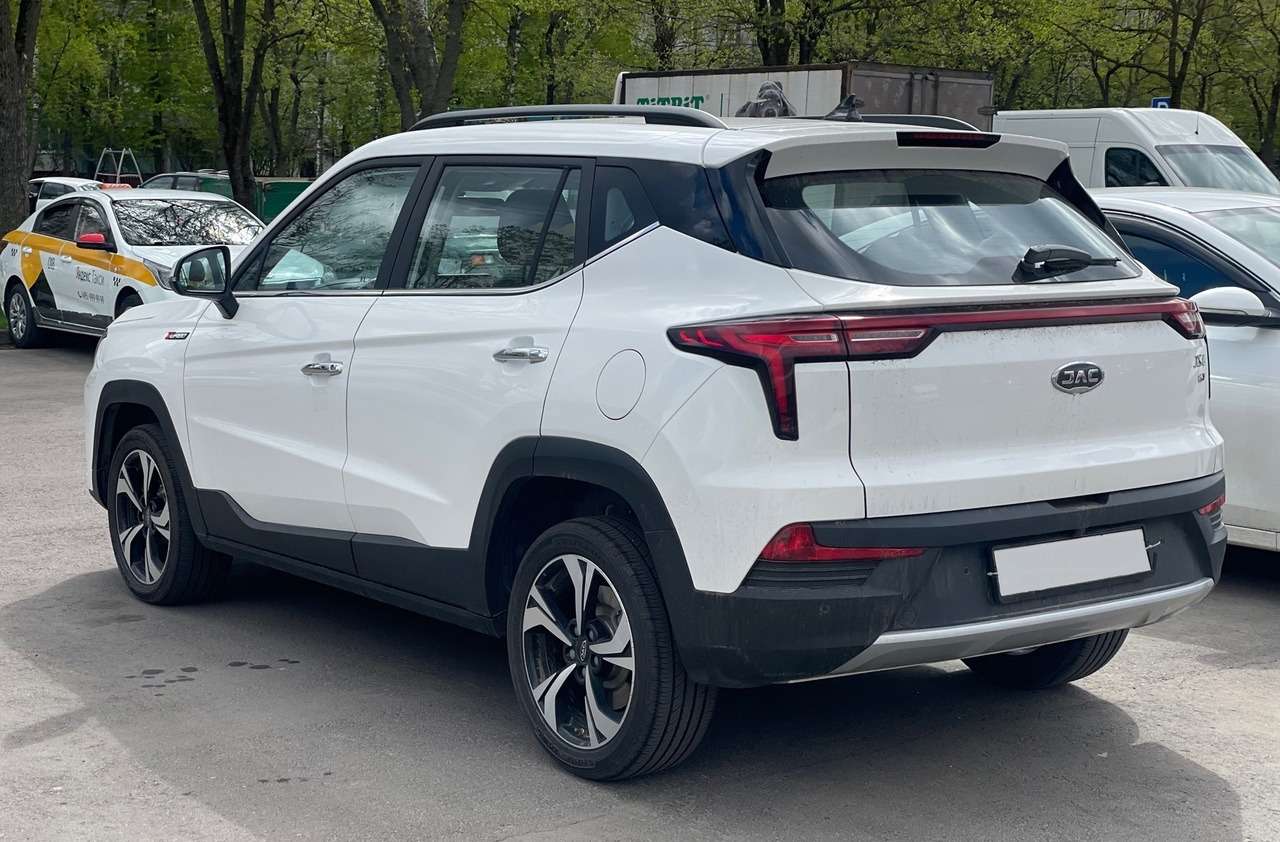 New JAC crossover spotted at dealer in Russia — photo 1335253