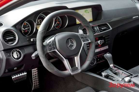 Mercedes-Benz C 63 AMG Coupe Black Series inside