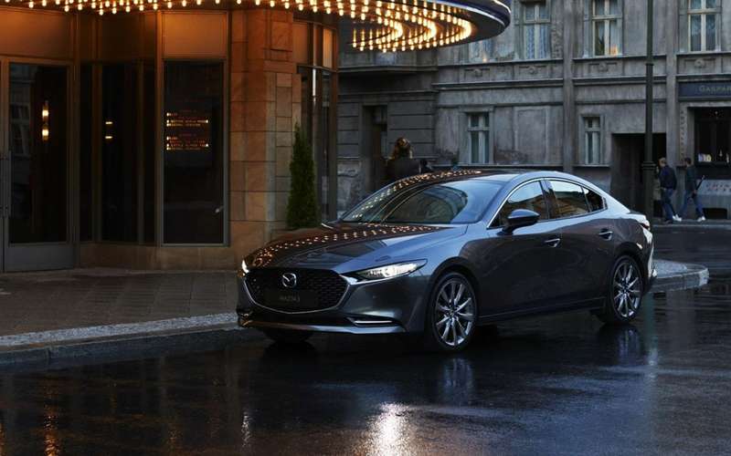 Mazda назвала стоимость новой «трешки»-седана