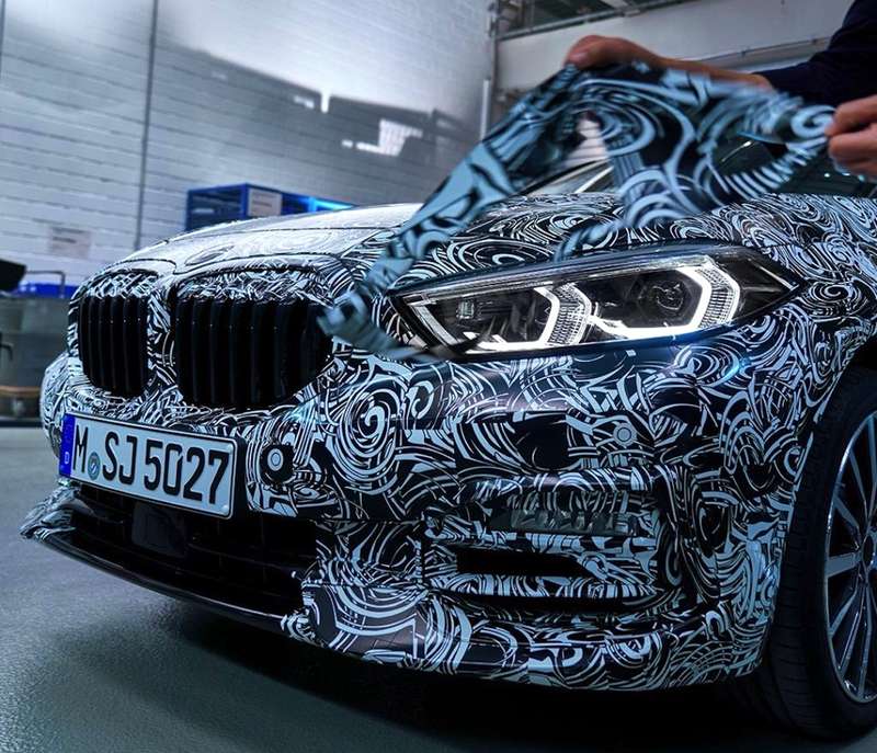 Диоды по кругу и цифровые приборы: новые детали о самом доступном BMW