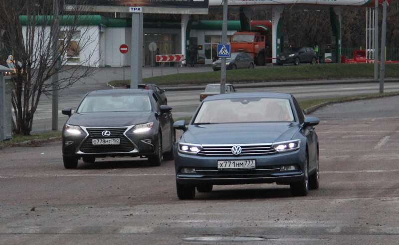 Lexus ES 200 и Volkswagen Passat