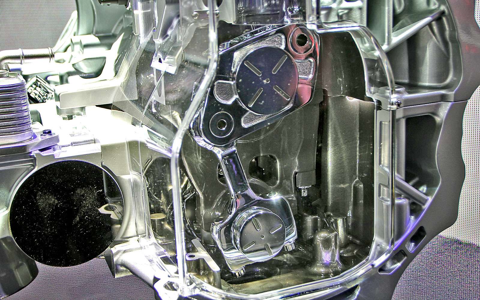 Шок-концепты: Infiniti показала кроссовер и революционный двигатель — фото 642360