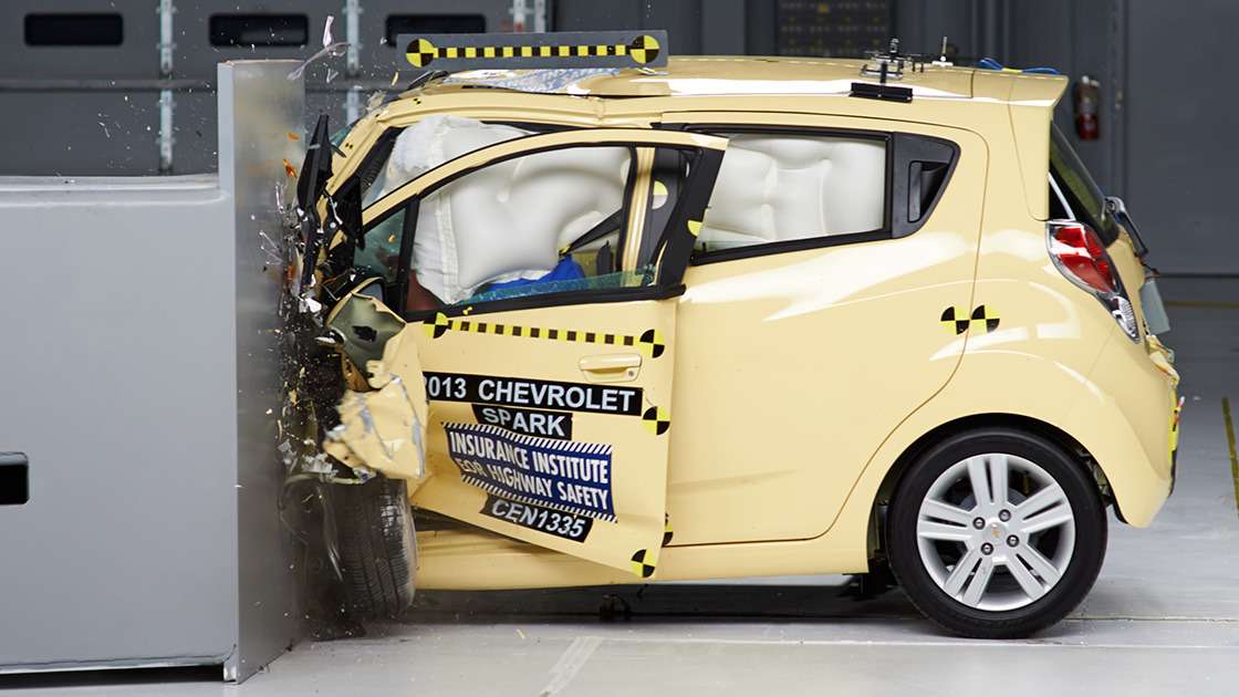 Chevrolet Spark единственным из городских автомобилей прошел тест IIHS на удар с малым перекрытием