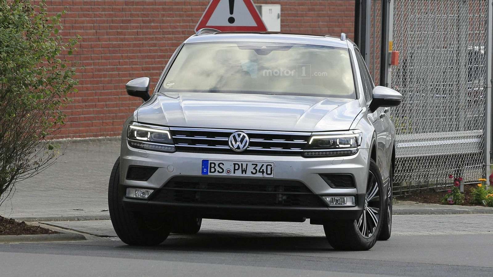 Длиннобазный Volkswagen Tiguan сбросил маскировку — фото 620051