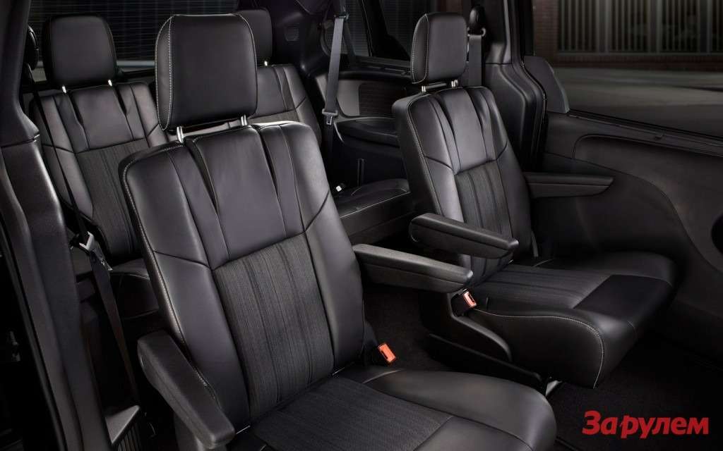 2013-Chrysler-Town-Country-S-interior-second-row-seat-1024x640