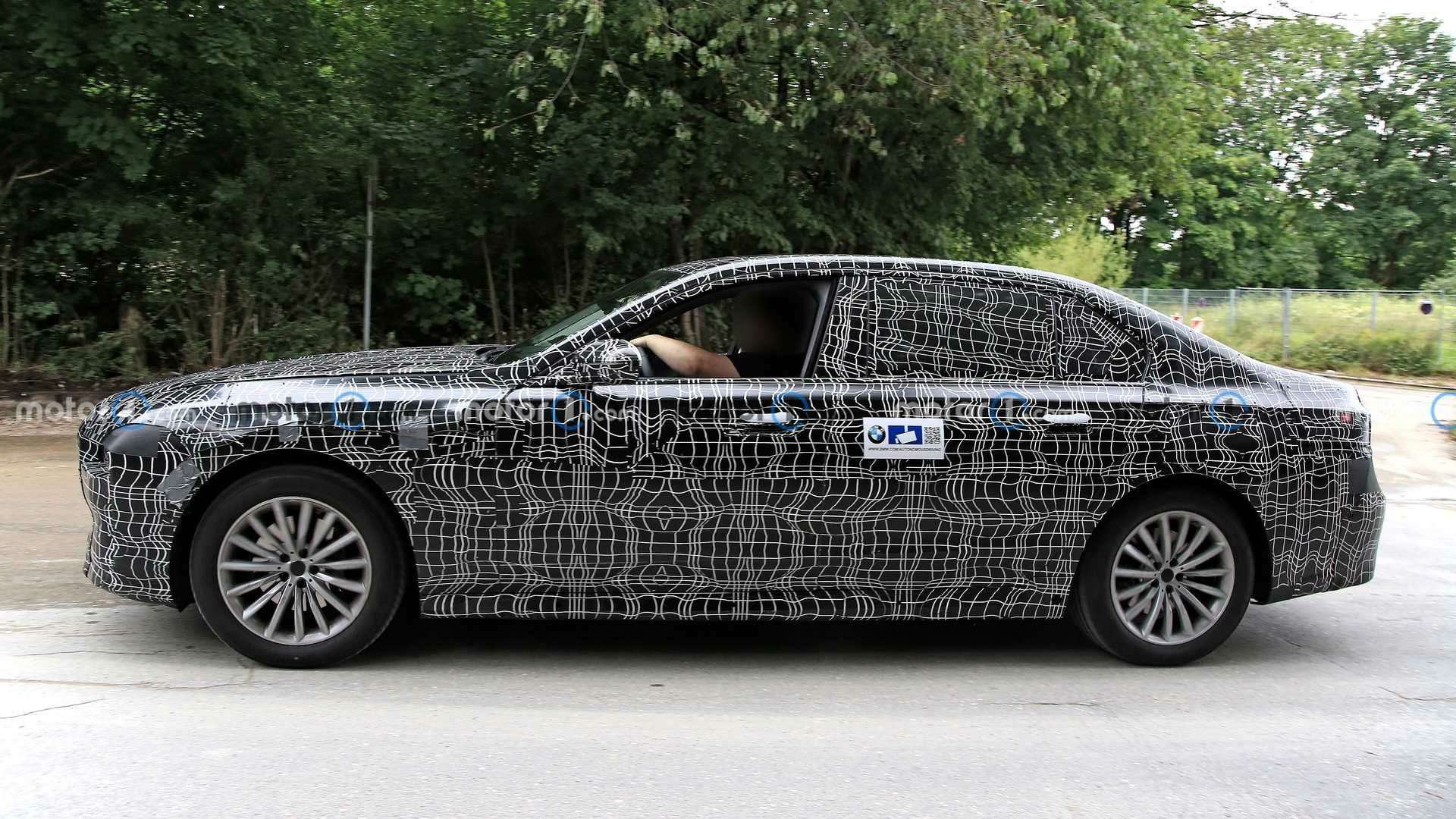 Новая «семерка» BMW получит улучшенные двигатели — фото 1279088