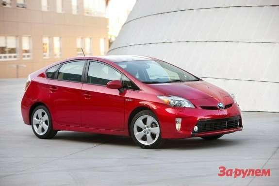Facelifted Toyota Prius side-front view