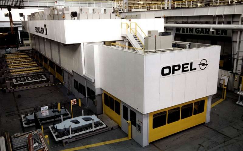 Opel-Russelsheim-Plant-no_copyright