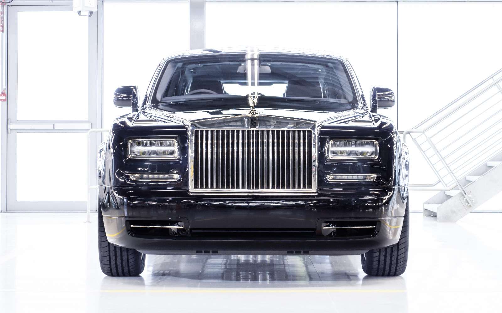 Прощание с седьмым «Призраком»: Rolls-Royce прекратил выпуск модели Phantom — фото 700795