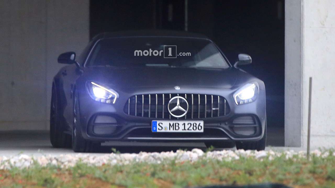Еще один: новое купе Mercedes-AMG вышло в свет без камуфляжа — фото 678750