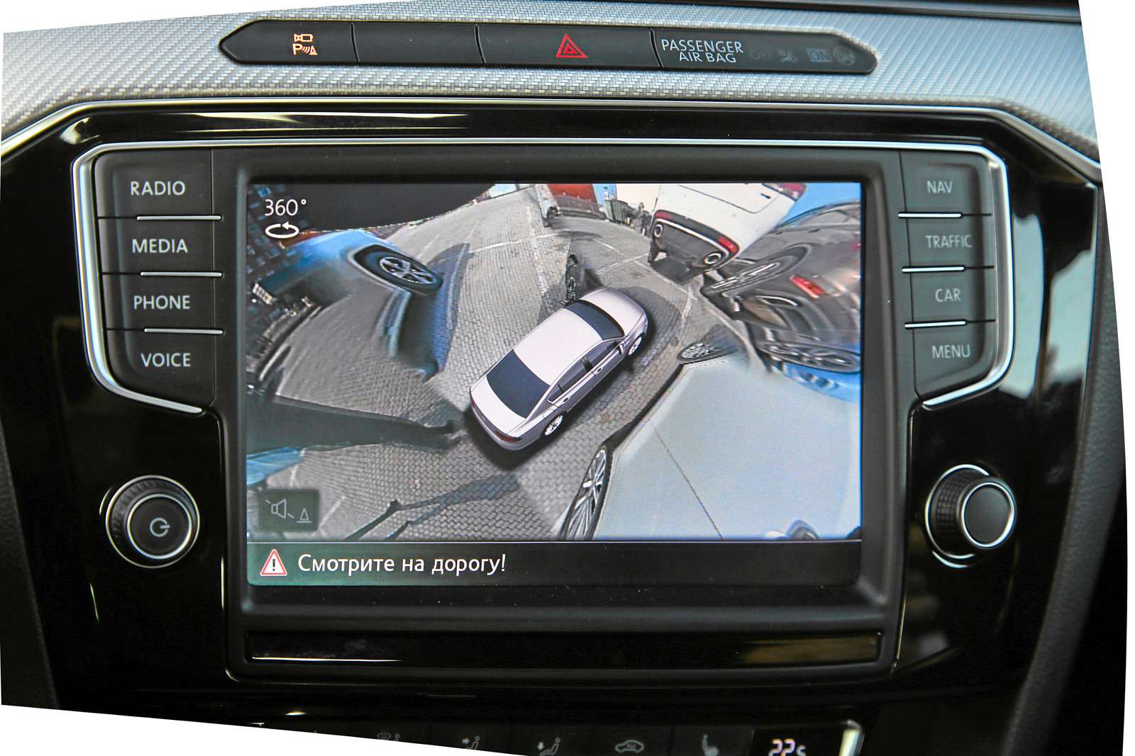 Смена угла обзора с 3D-изображением автомобиля интересна. Кроме того, можно вывести на дисплей информацию о работе двигателя в онлайн-режиме.