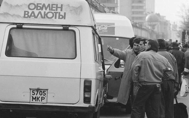 25 лет назад: бензин 1960 руб., ВАЗ — 47 млн — помните такое?