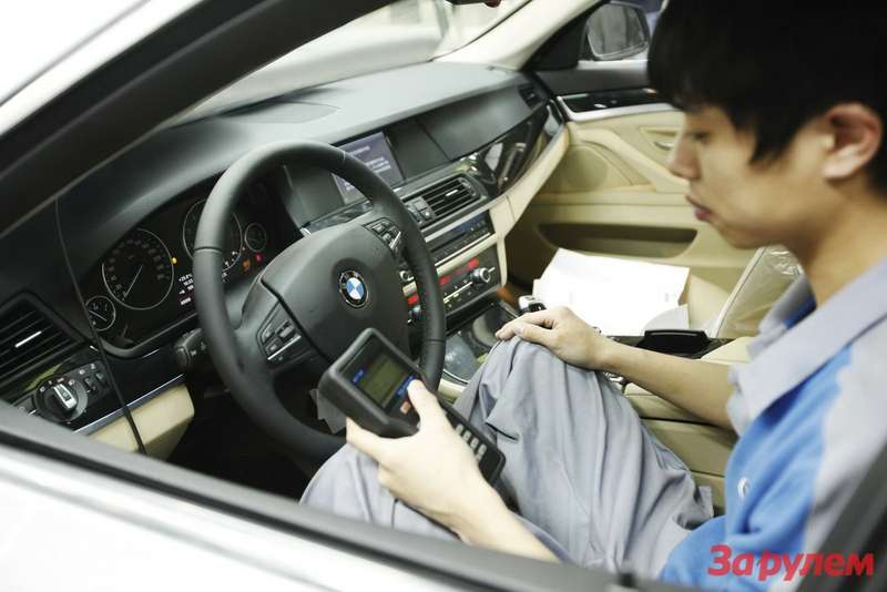 2011-BMW-5-Series-LWB11