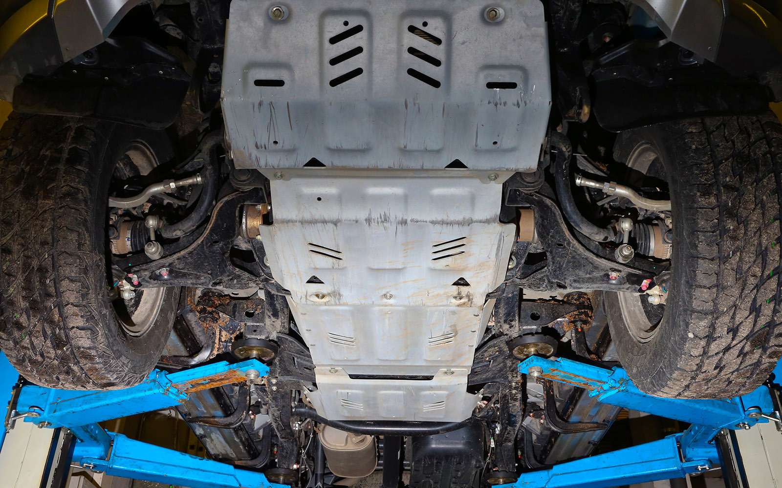 Mitsubishi Pajero Sport и Kia Mohave — сравнительный тест настоящих внедорожников — фото 769877