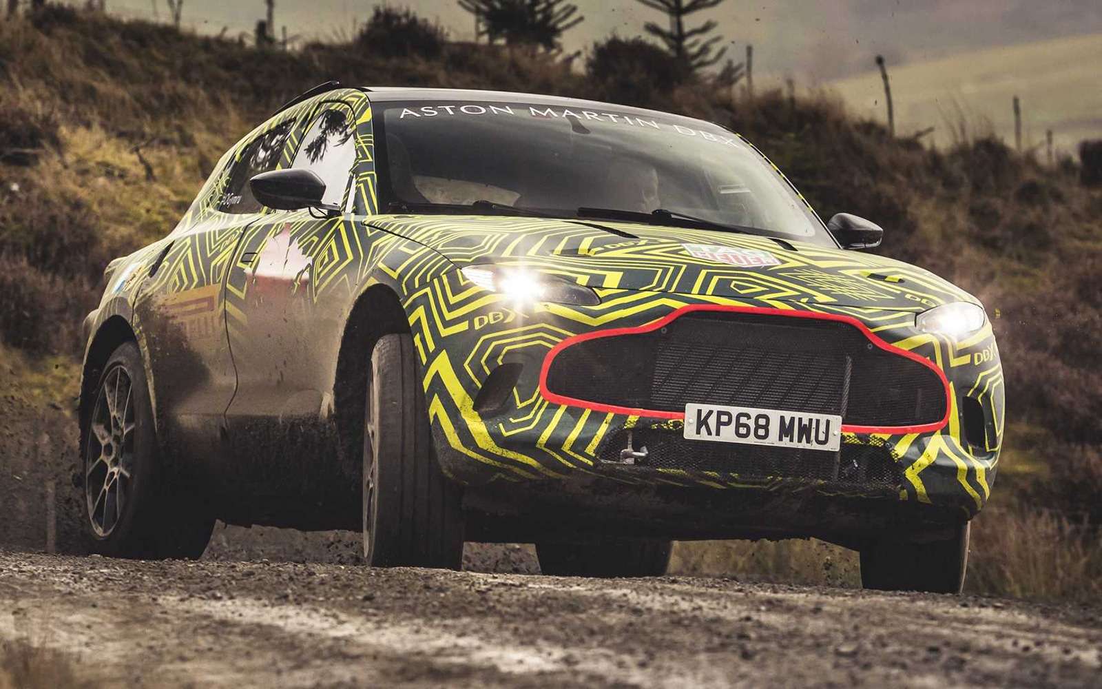 Aston Martin показал свой кроссовер на фото и видео — фото 922760