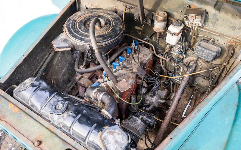 Штатный двигатель этого 63‑го со временем дополнили иными карбюратором и воздушным фильтром.