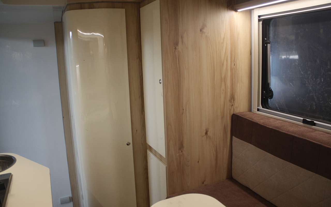 Lada Granta за миллион — с кроватью, душем и туалетом! — фото 977683