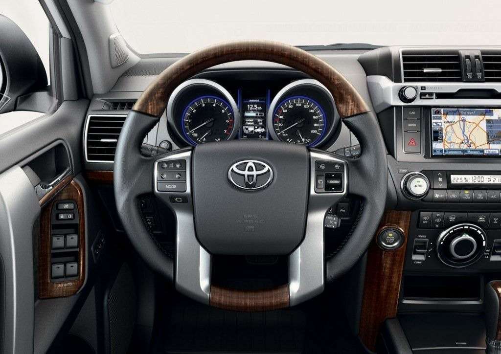 Toyota начала принимать заказы на обновленный Land Cruiser Prado — фото 386697
