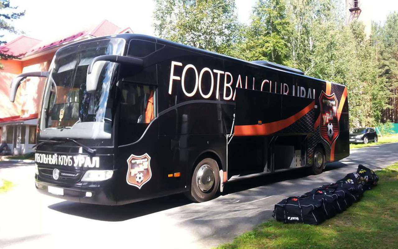 Mercedes, Setra, Volgabus... — на каких автобусах ездят наши футболисты — фото 929683