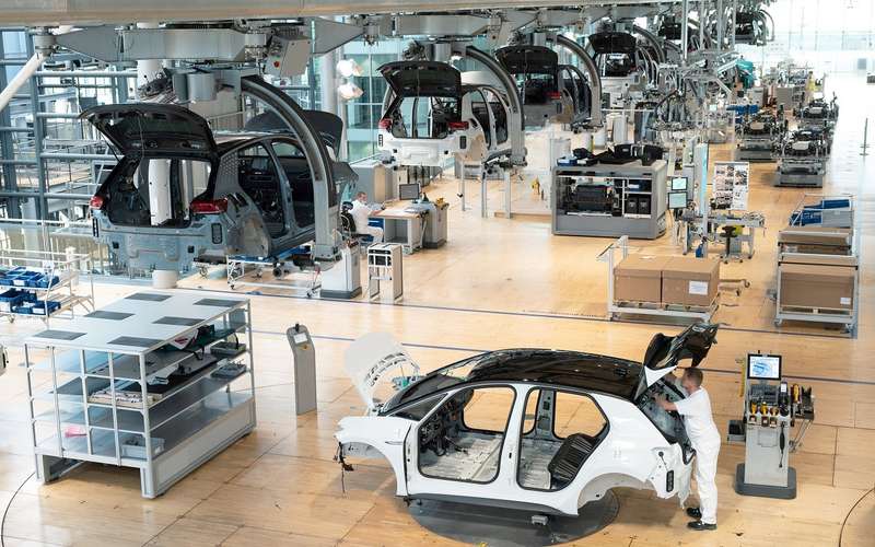 Прогноз: автомобильные заводы полностью встанут в 2022 году