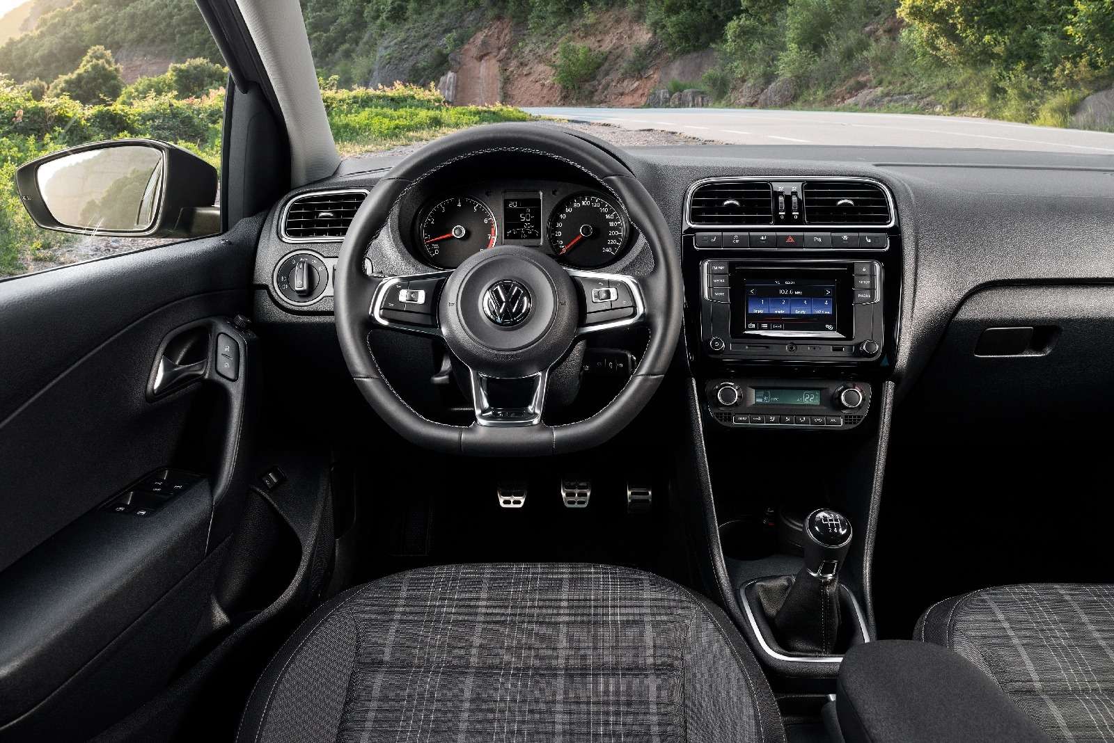 Volkswagen объявил цены на калужский спортседан Polo GT — фото 617830