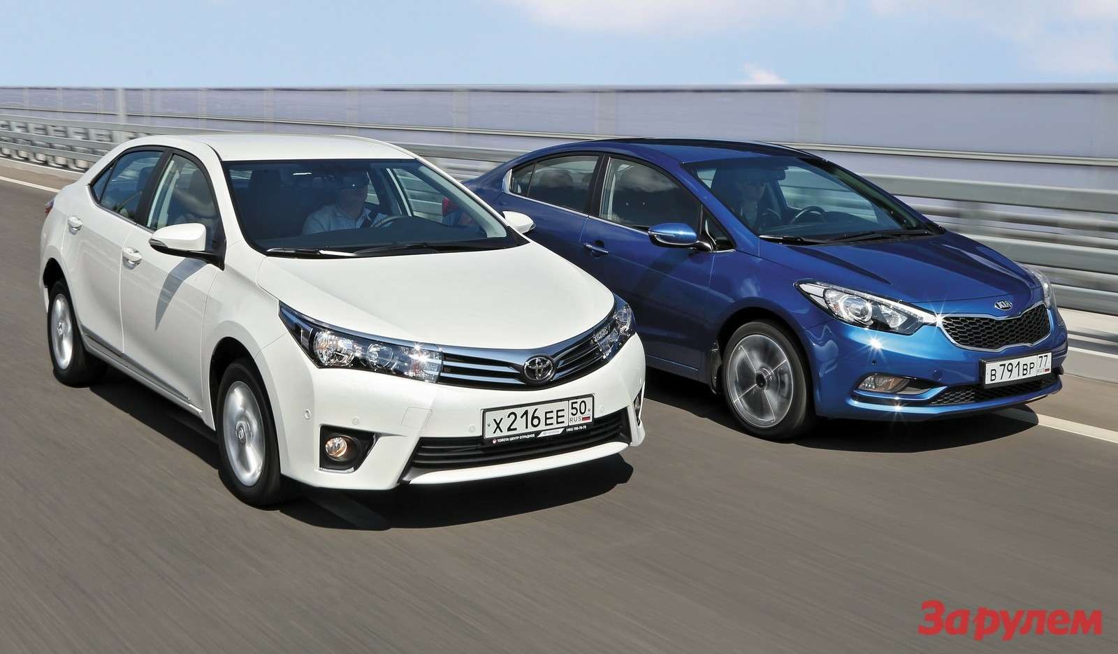 Toyota Corolla Престиж 1.6 122 л.с. CVT (938 000 руб.) и Kia Cerato 
Premium + опции 
1.6 130 л.с. 6АКП (869 900 руб.)