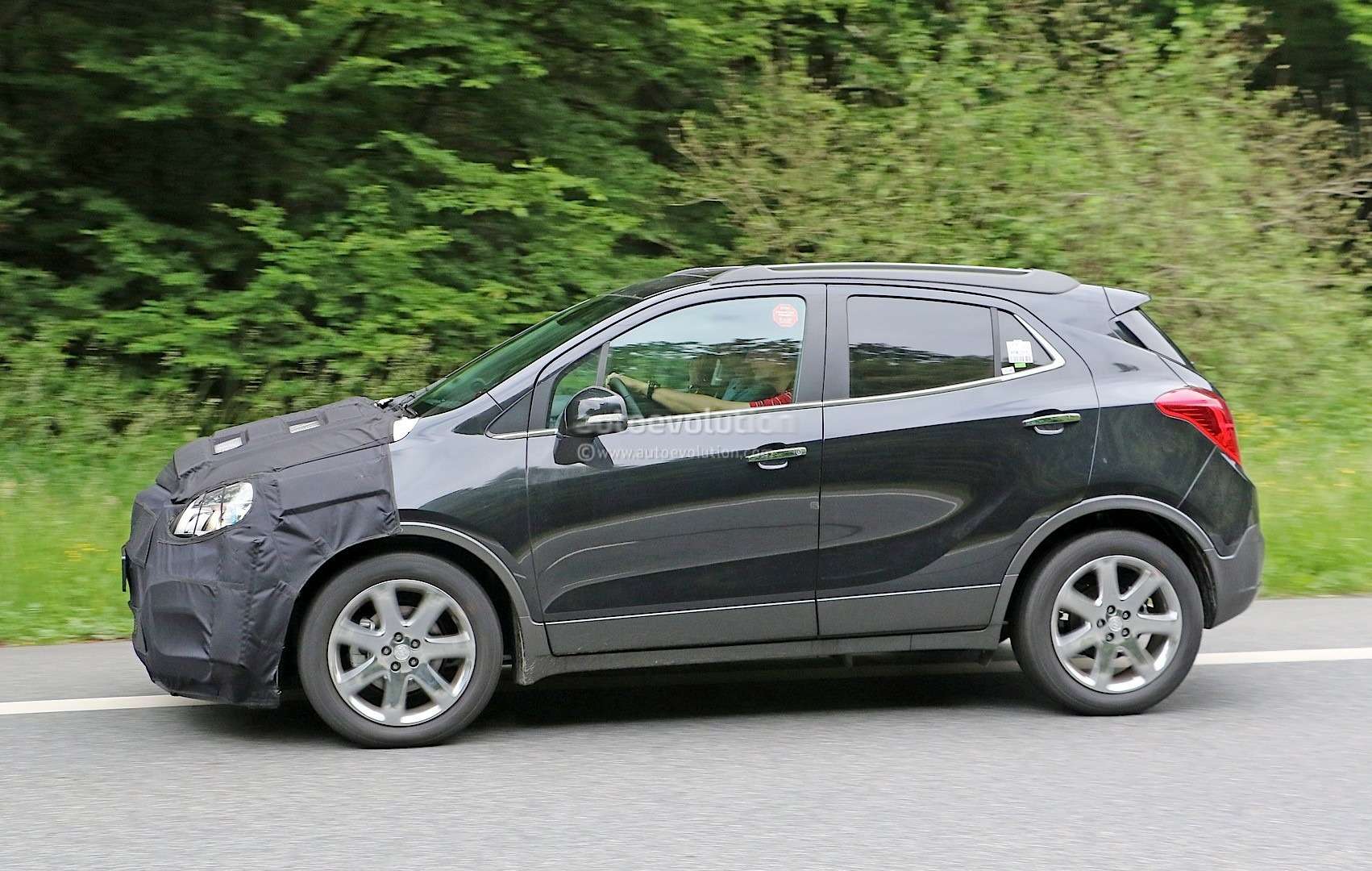 2017-buick-encore-spied-in-germany-photo-gallery_4