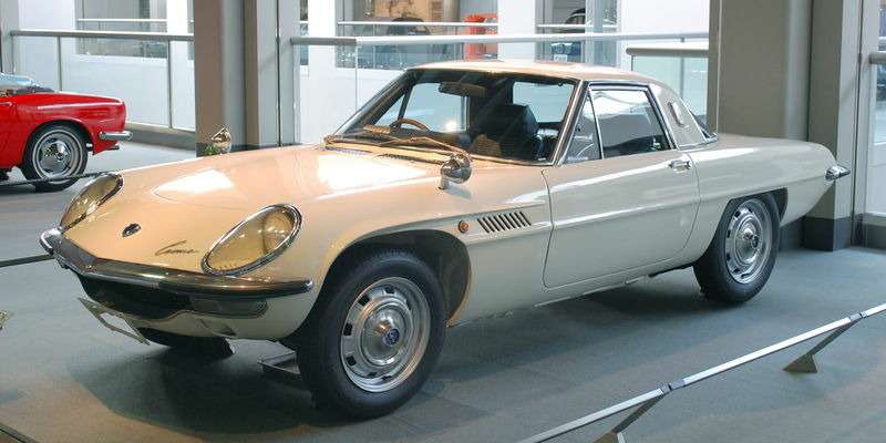 800px-1968_Mazda_Cosmo-Sport_01