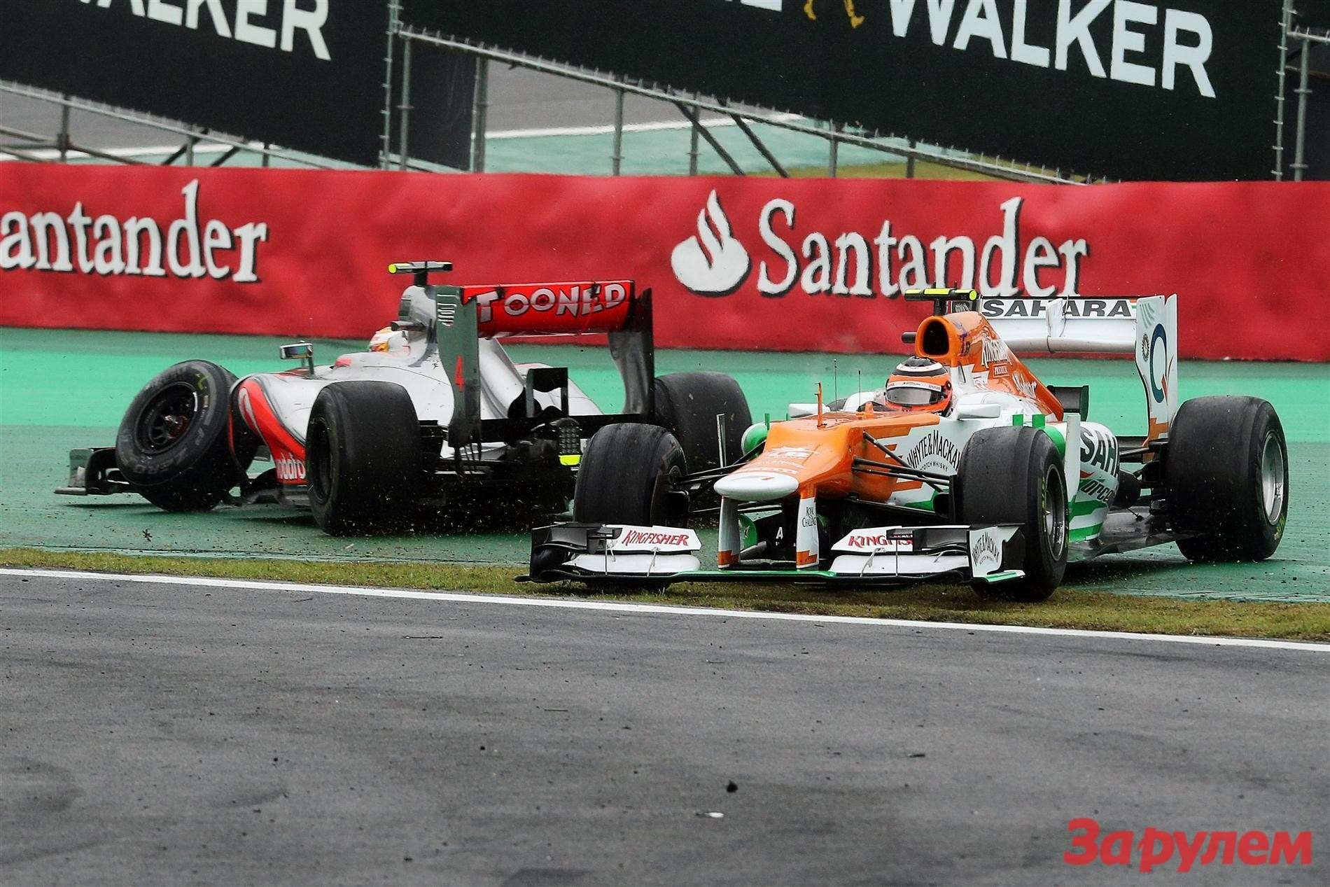 Последняя гонка за McLaren закончилась для Льюиса Хэмилтона безрезультатно - Нико Хюлькенберг выбил англичанина с трассы.