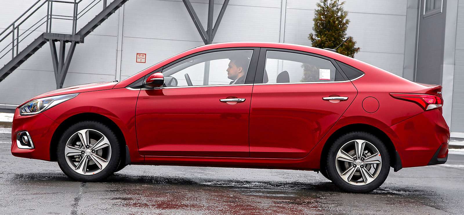 В новом поколении длина кузова Hyundai Solaris перемахнула за отметку 4,4 м.