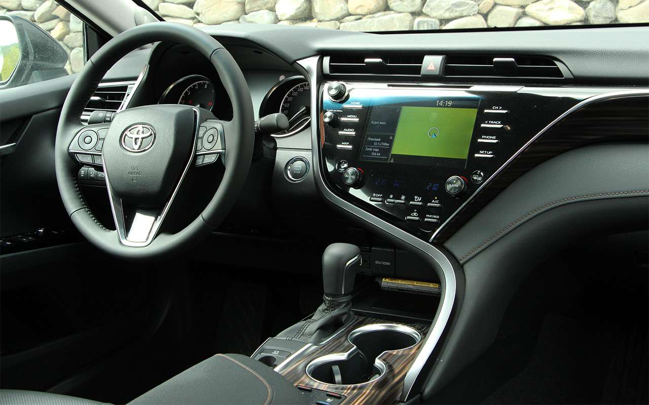 Новая Toyota Camry: первый тест-драйв — фото 867542