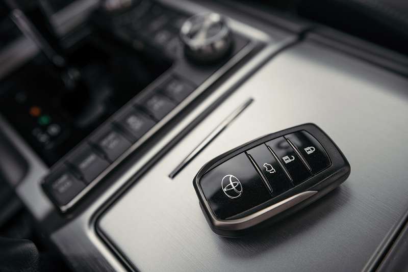 Обновленный Toyota Land Cruiser 200:  старт продаж на российском рынке