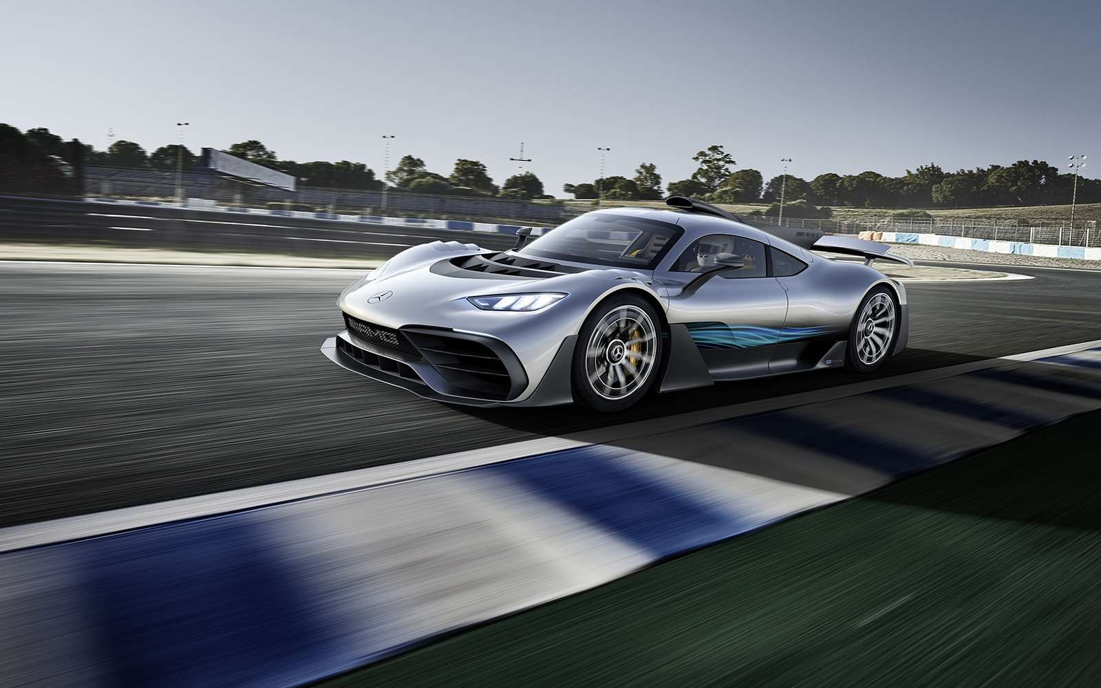 2 секунды до сотни — Mercedes-AMG Project ONE против Aston Martin Valkyrie — фото 805555
