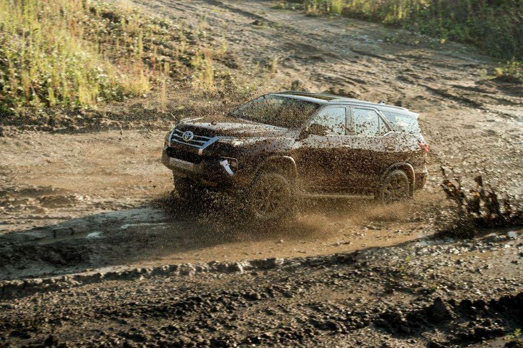 Toyota Fortuner в России будет доступен только с турбодизелем — фото 779053