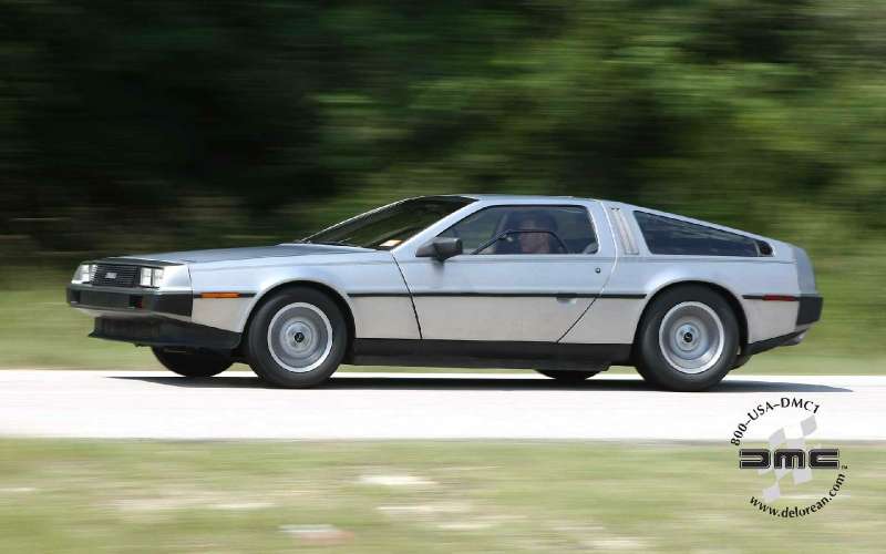 Водитель DeLorean разогнался выше 88 миль/ч, но полиция не оценила
