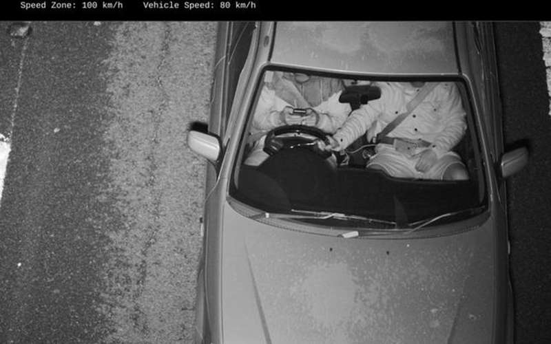 Фото с камеры, обнаруживающей использование телефона во время вождения. Фото: правительство штата Новый Южный Уэльс.