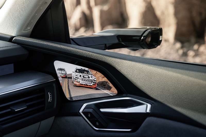 Audi e-tron quattro: два электромотора и камеры вместо зеркал