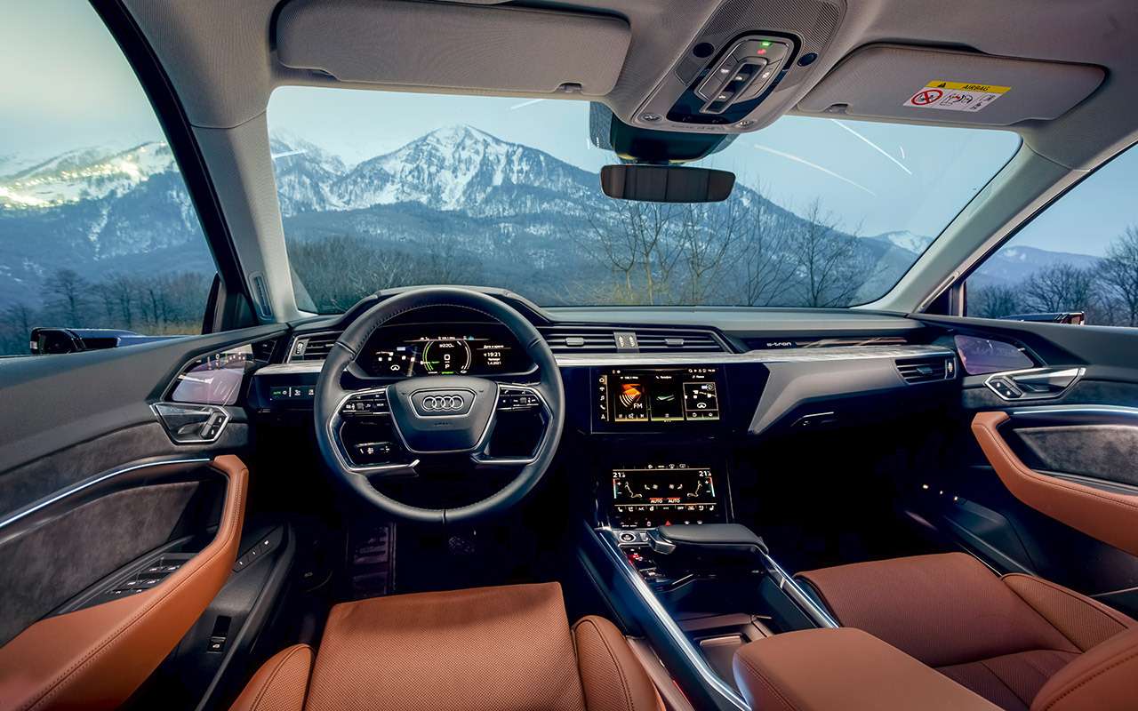 Царство сенсорных дисплеев – как в остальных Audi старших моделей. Тактильные отклики на нажатия слегка облегчают жизнь.