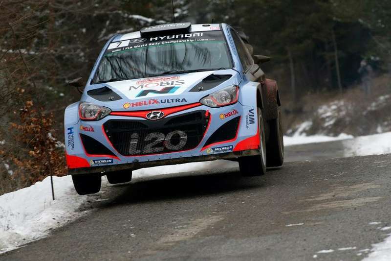 Тьерри Невилль / Николя Жильсуль (Hyundai Motorsport)